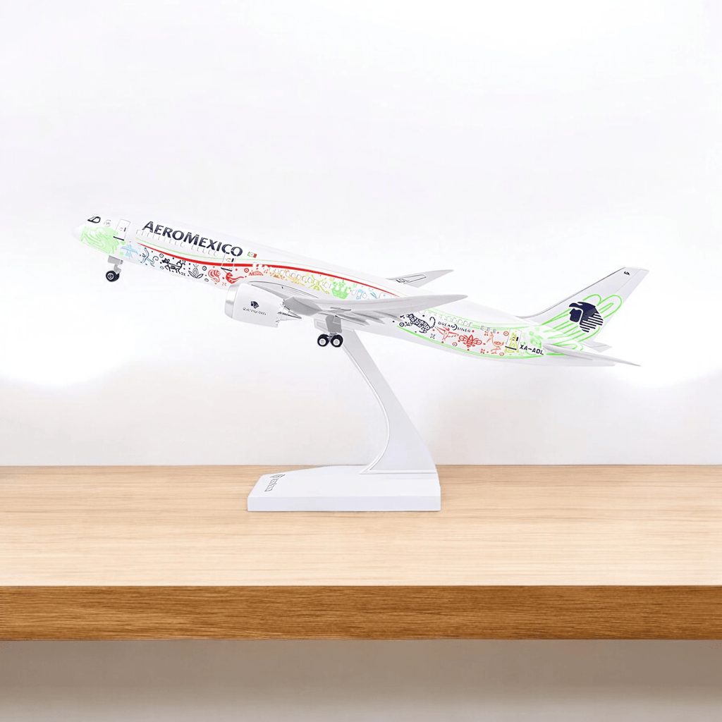 B787 Aeromexico Quetzalcoatl - 30cm - 11.8in - LED y sonido - Modelo de avión