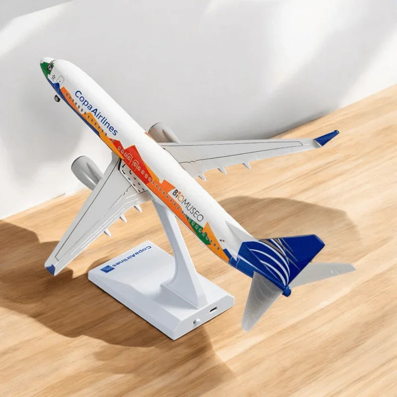 B787 Copa Airlines - 30cm - 11.8in - LED lights - Airplane Model - Image 2