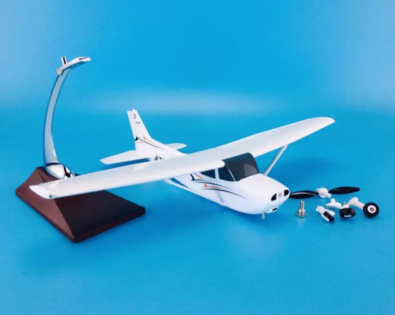 Cessna 172 - Scale 1:30 - 28cm - 11in