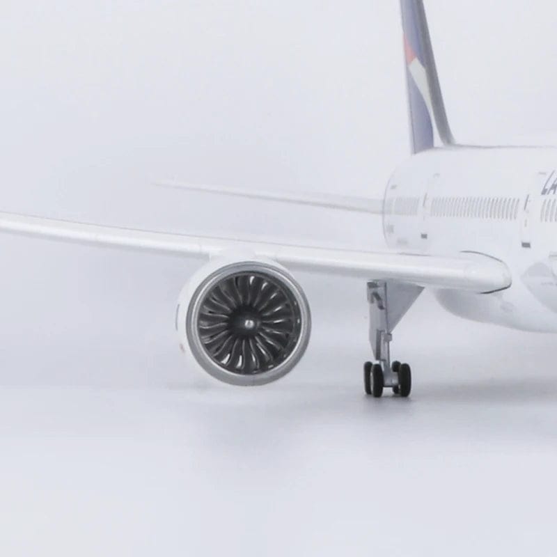 B787 LATAM - Scale 1/130 - 43cm - 16.9 in - Airplane Model