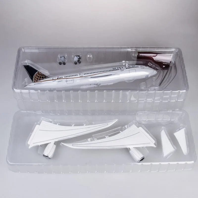 طائرة بوينج 787-9 تابعة لشركة يونايتد إيرلاينز - مقياس 1:130 (43 سم / 16.9 بوصة)