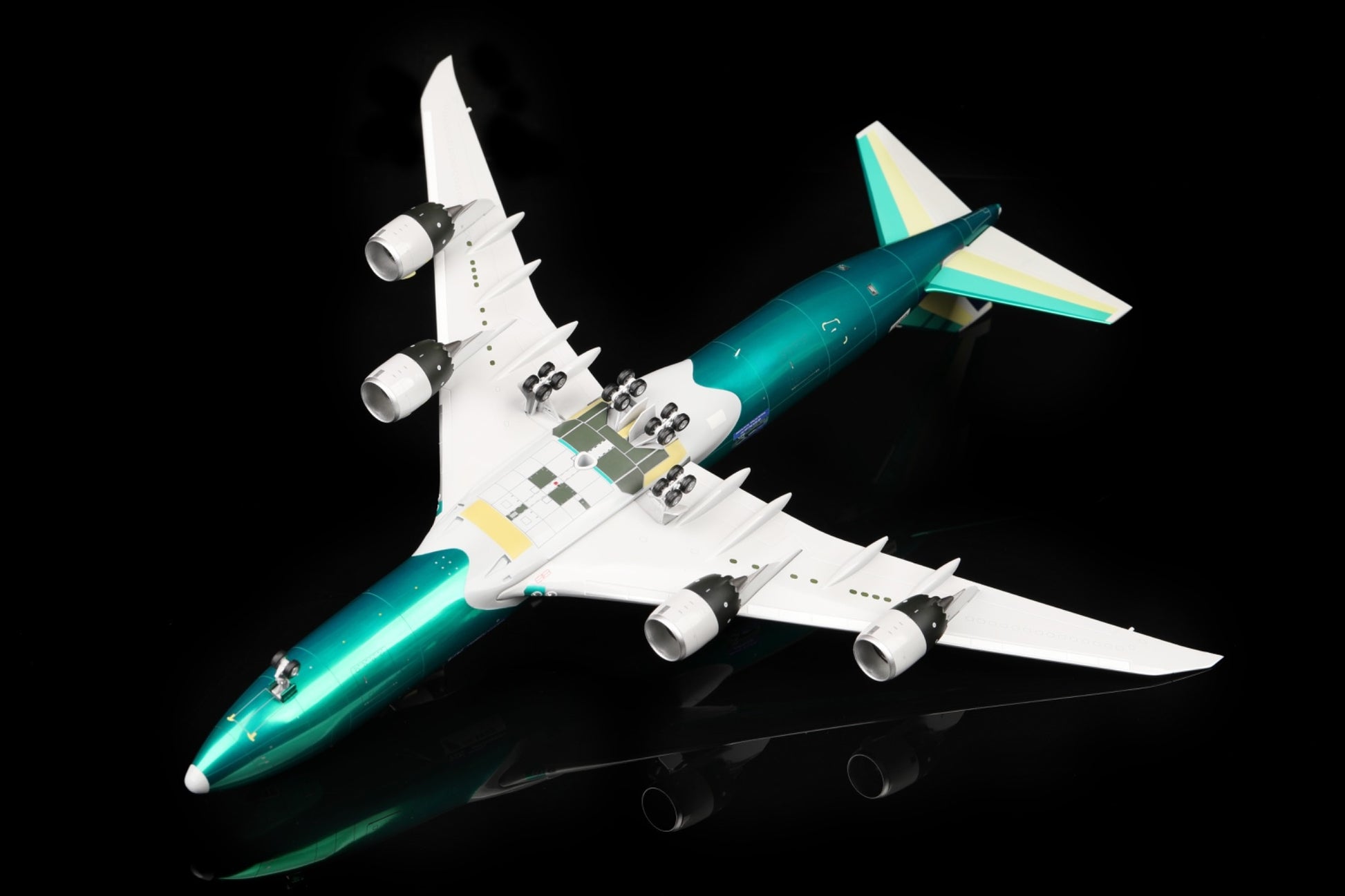 Atlas Air - B747-8F - N863GT - Assembly Colors - L2015 - 38.1cm -  Scale 1/200