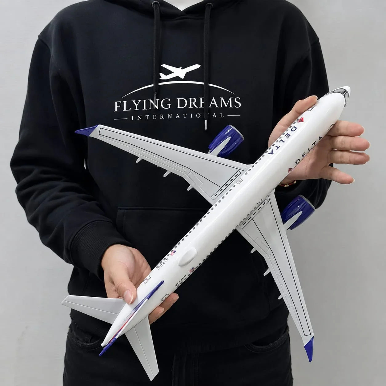 Delta Air Lines Airbus A220-300 1:100 – 38.7 cm / 15.2 in – LED Lights - Gallery 9