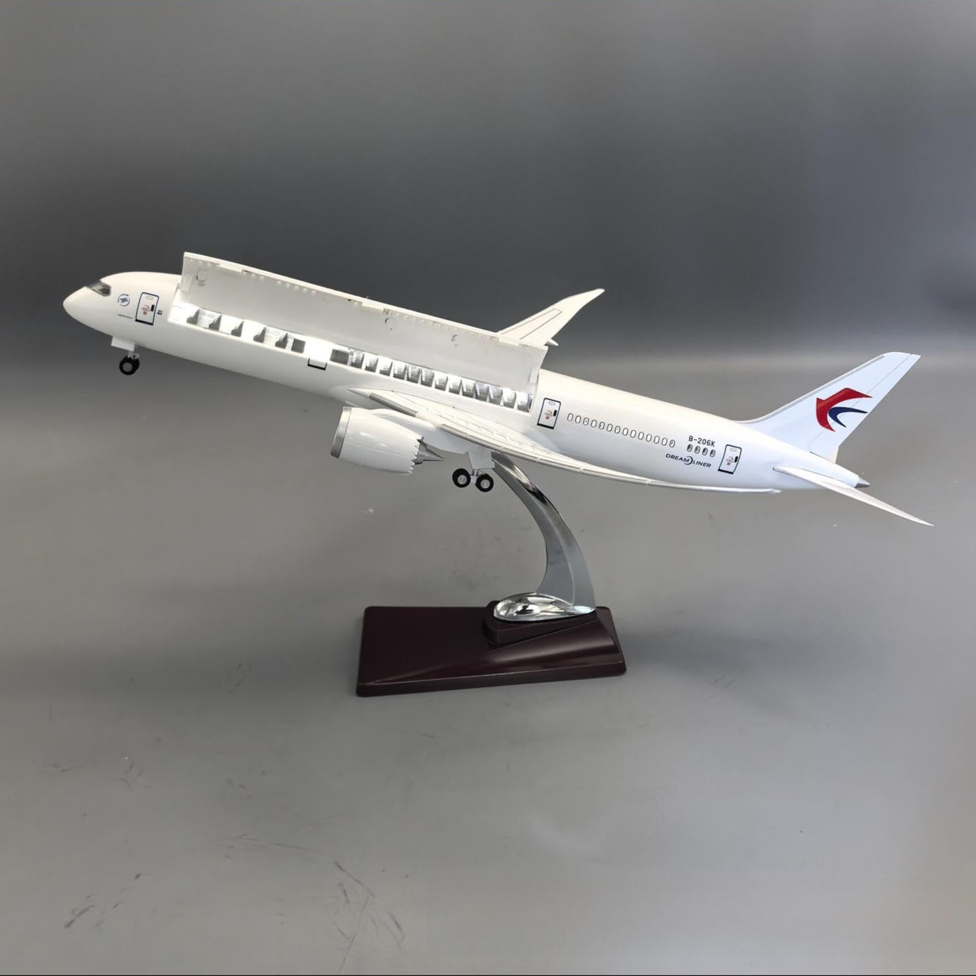 China Eastern Airlines Boeing 787-9 Dreamliner – 42 cm / 16.5 in – Opening Cabin Interior