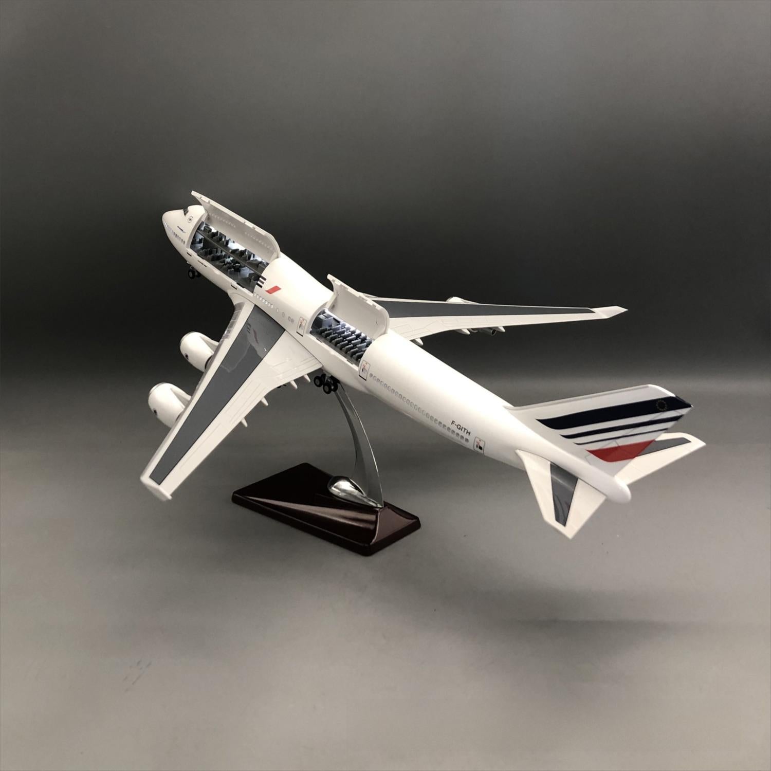 Air France Boeing 747-400 1:150 – 47 cm / 18.5 in – Opening Cabin Interior & LED Lights - Gallery 7