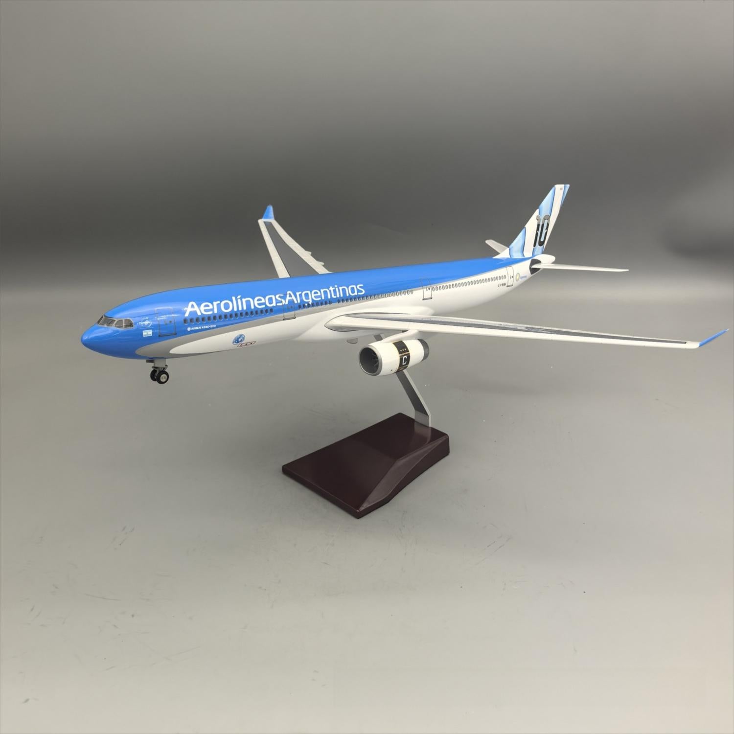 Aerolíneas Argentinas Airbus A330-200 "Messi No. 10 World Cup" – 47 cm / 18.5 in – Voice-Activated LED Display Model - Gallery 7