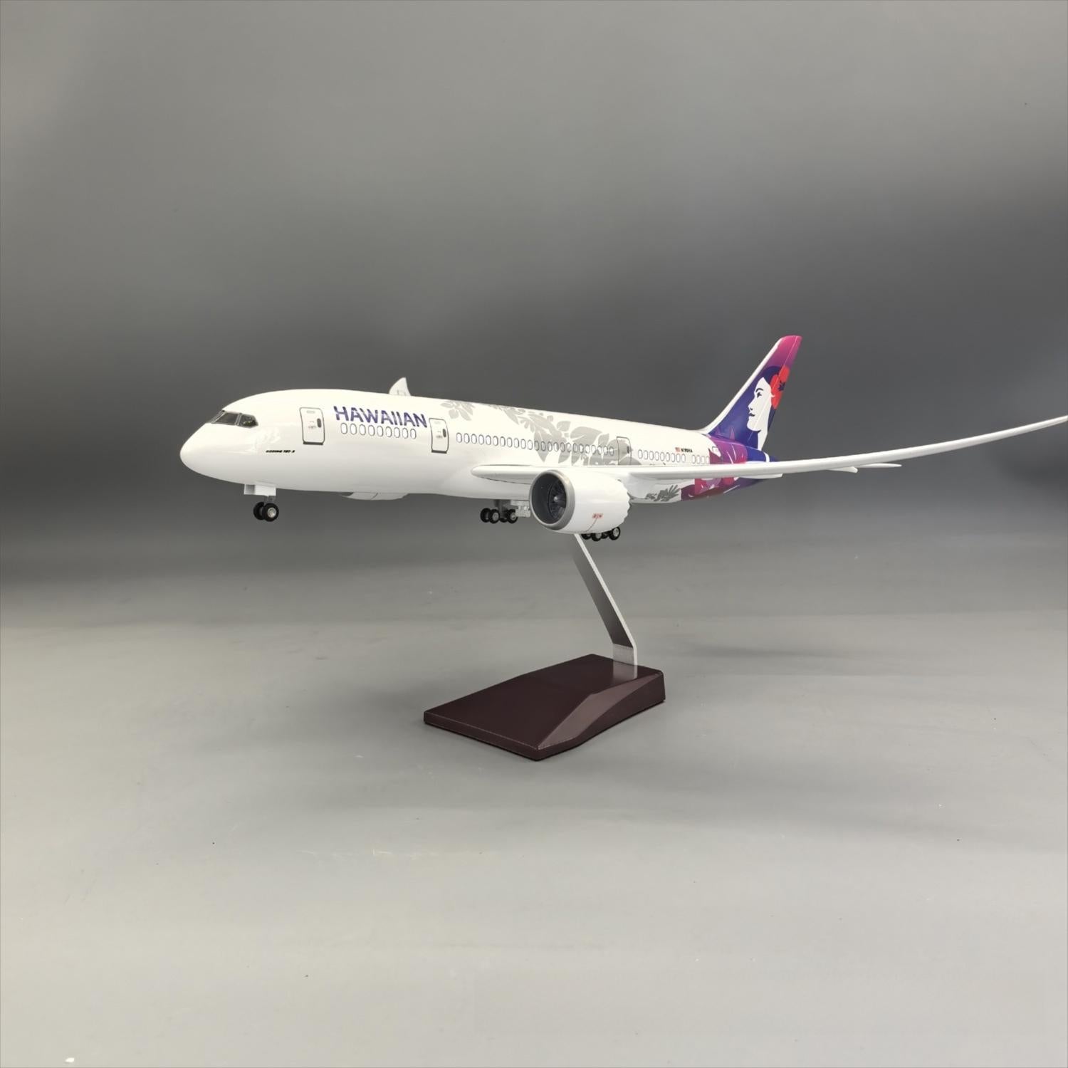 Hawaiian Airlines Boeing 787-8 Dreamliner 1:130 – 43 cm / 16.9 in – LED Lights