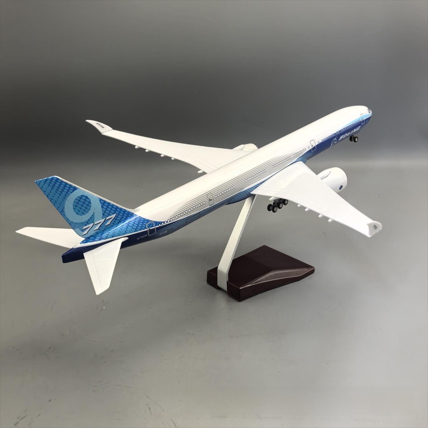 Boeing 777-9X House Prototype – 47 cm / 18.5 in – Folding Wingtip Display Model