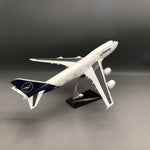 Lufthansa Boeing 747-400 1:150 – 47 cm / 18.5 in – Opening Cabin Interior & LED Lights - Thumbnail 6