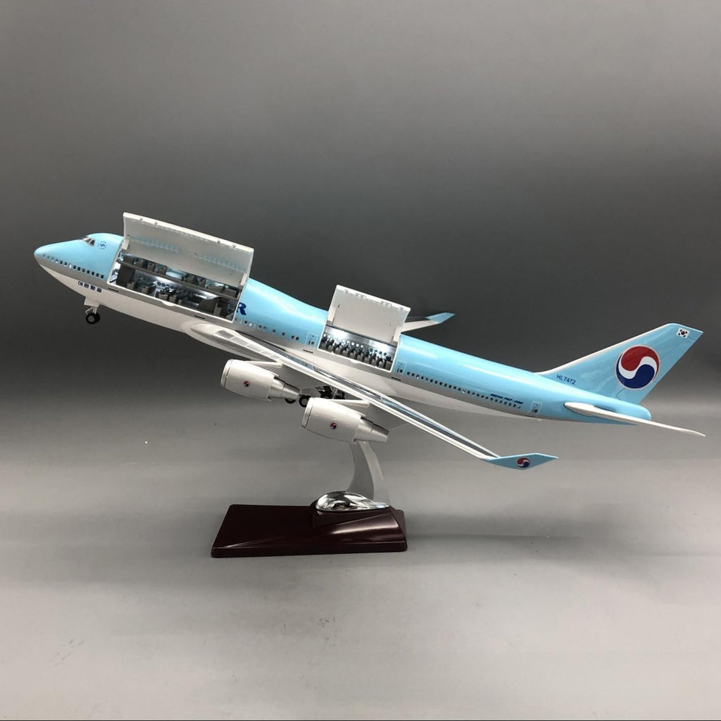 Korean Air Boeing 747-400 1:150 – 47 cm / 18.5 in – Opening Cabin Interior & LED Lights