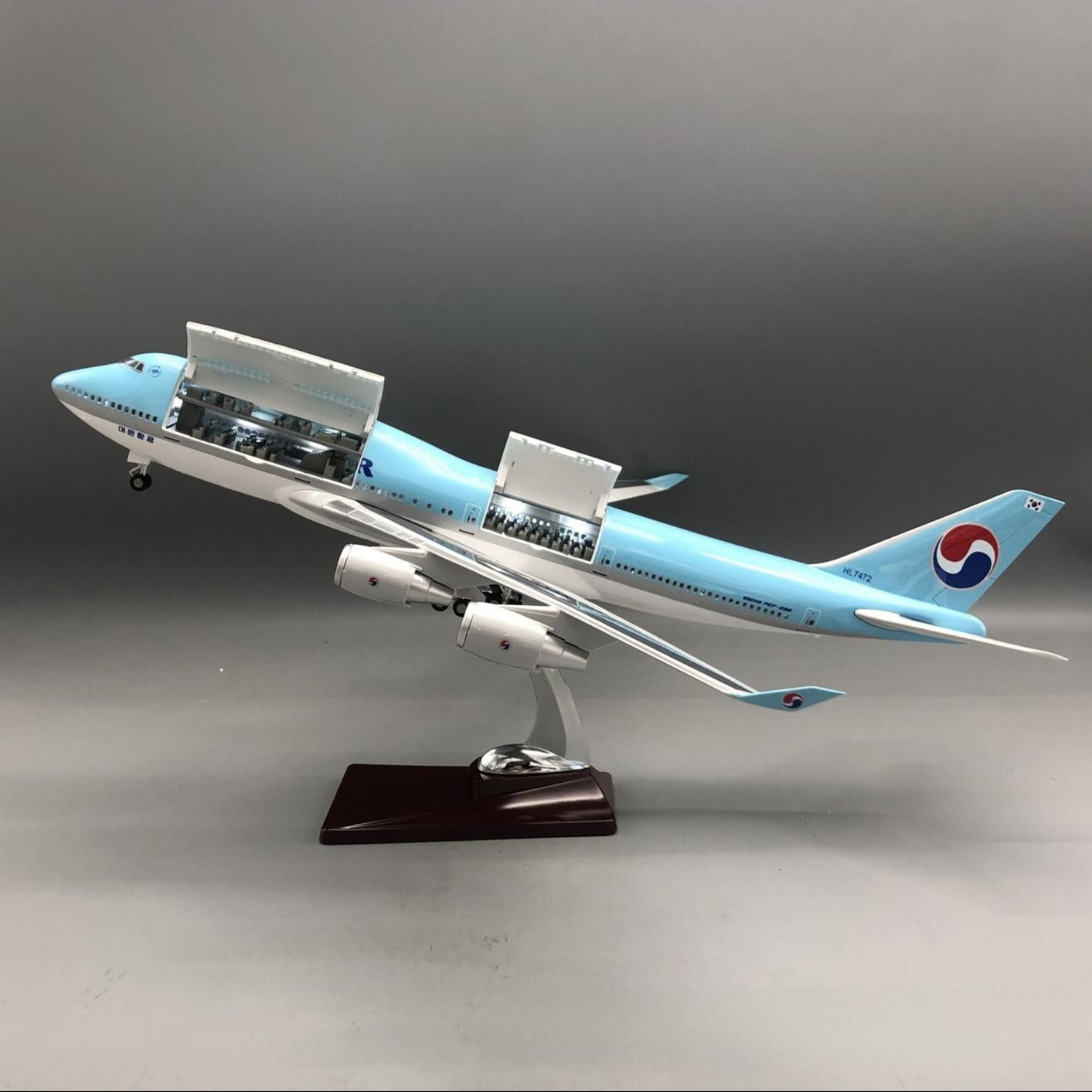 Korean Air Boeing 747-400 1:150 – 47 cm / 18.5 in – Opening Cabin Interior & LED Lights