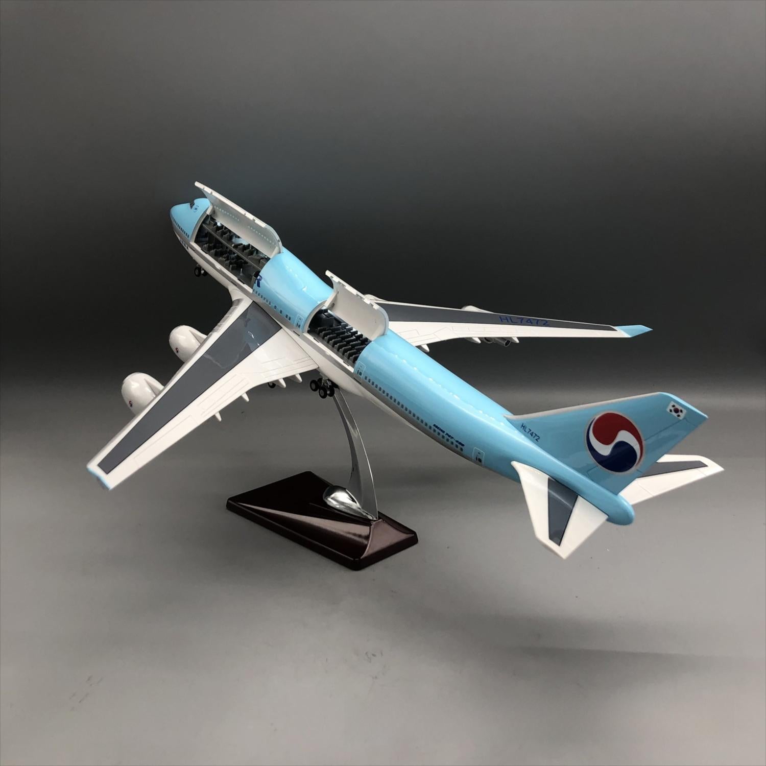 Korean Air Boeing 747-400 1:150 – 47 cm / 18.5 in – Opening Cabin Interior & LED Lights