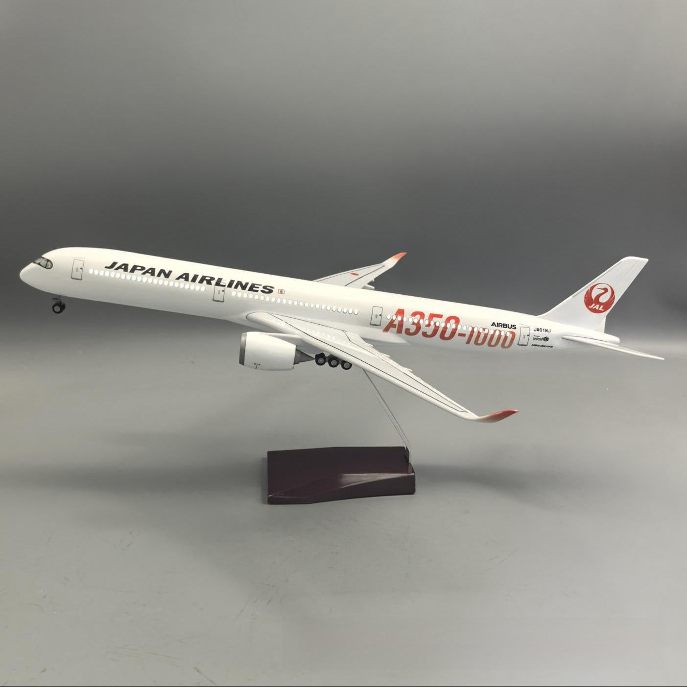 Japan Airlines Airbus A350-1000 – 47 cm / 18.5 in – Synthetic Resin Desktop Display Model - Gallery 4