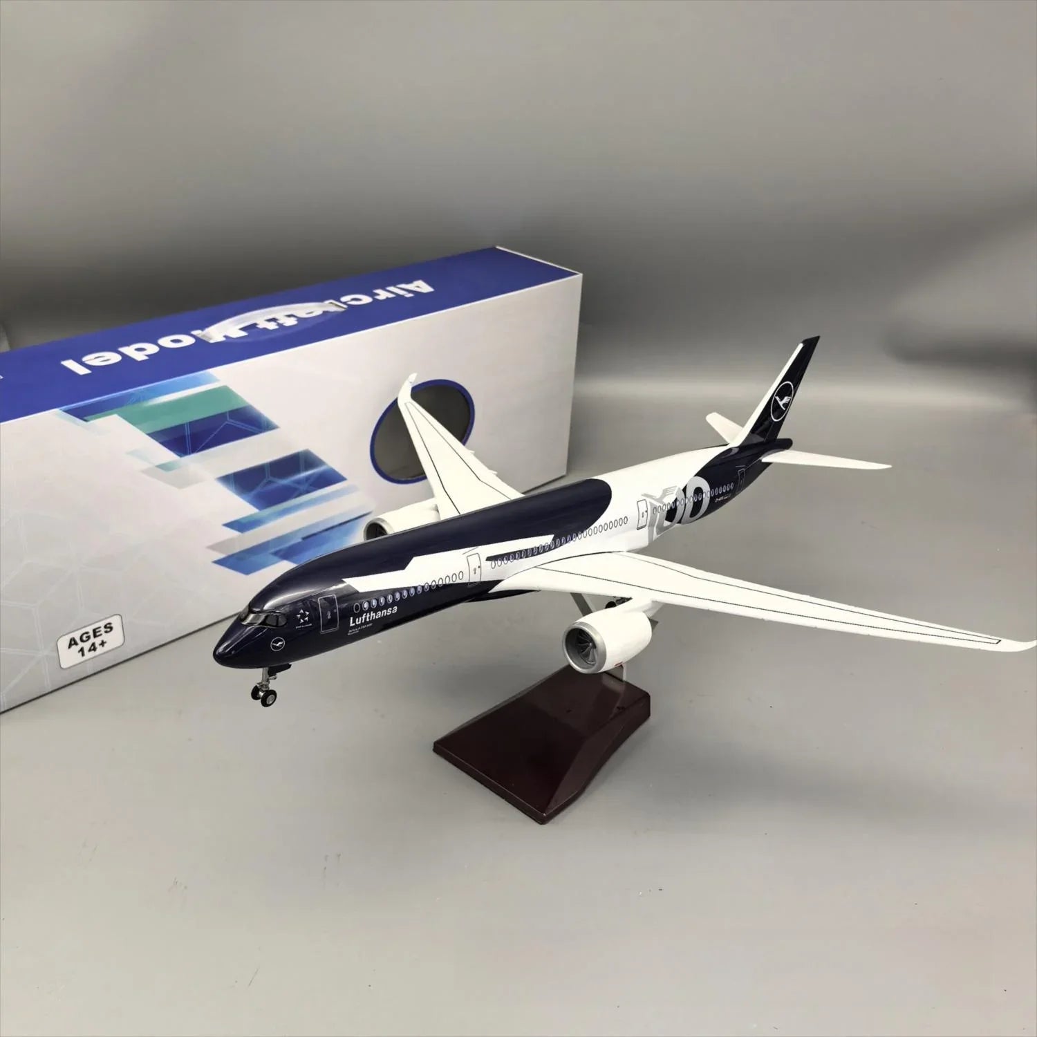Lufthansa Airbus A350-900 "Centennial 1926–2026" – 47 cm / 18.5 in – Voice-Activated LED Display Model - Gallery 9