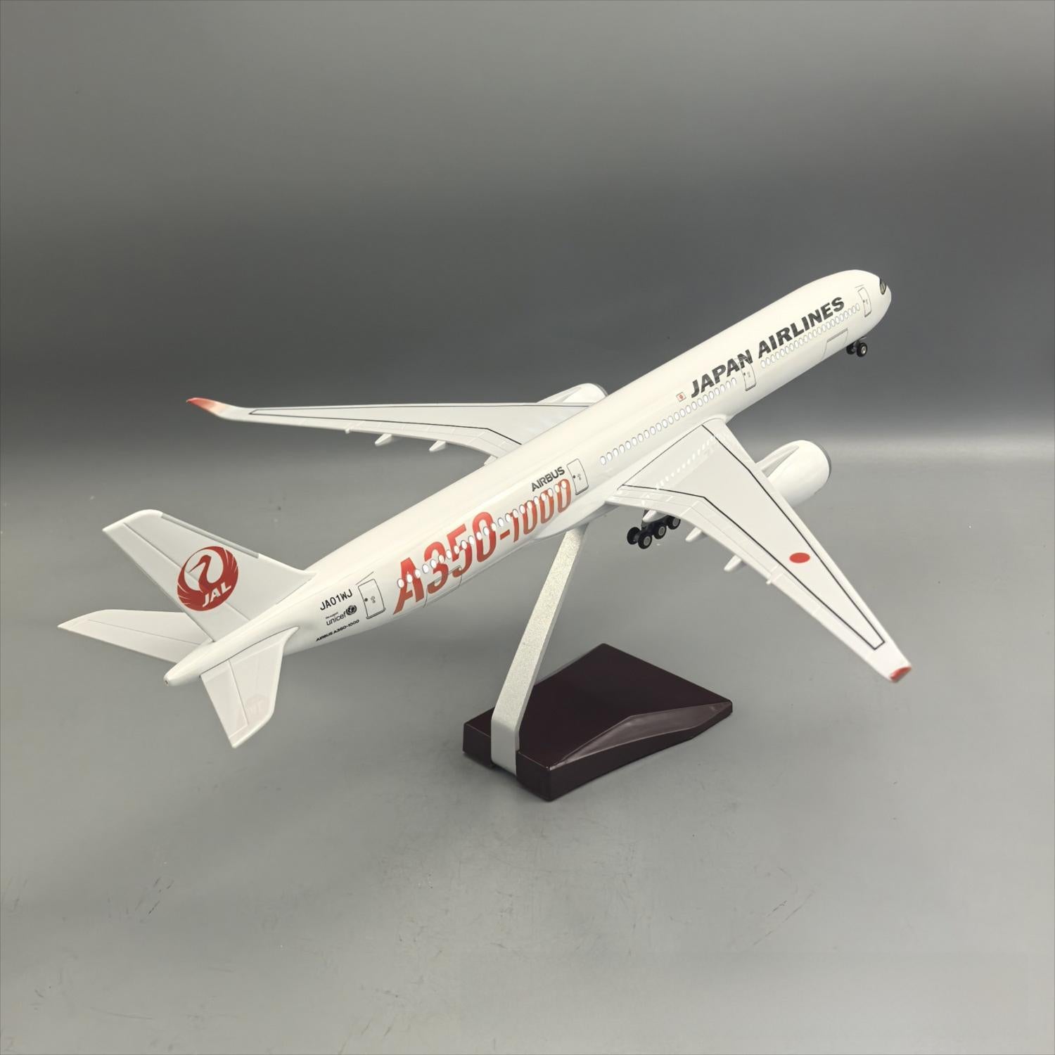 Japan Airlines Airbus A350-1000 – 47 cm / 18.5 in – Synthetic Resin Desktop Display Model - Gallery 8
