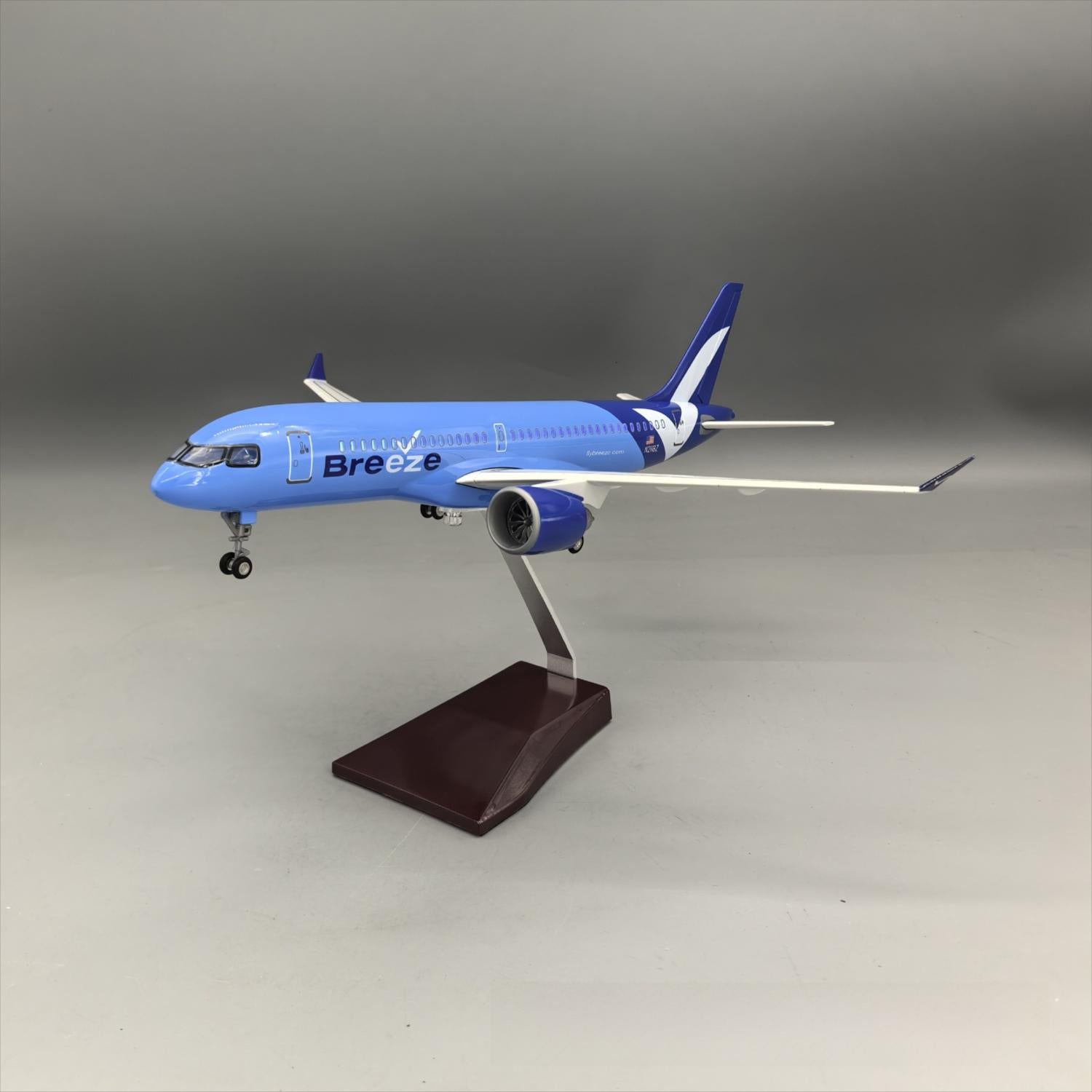 Breeze Airways Airbus A220-300 1:100 – 38.7 cm / 15.2 in – LED Lights - Gallery 7