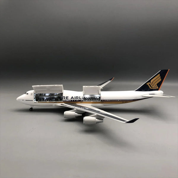 Singapore Airlines Boeing 747-400 1:150 – 47 cm / 18.5 in – Interior de Cabina Abrible y Luces LED - Secondary