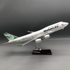Mahan Air Boeing 747-400 1:150 – 47 cm / 18.5 in – Opening Cabin Interior & LED Lights