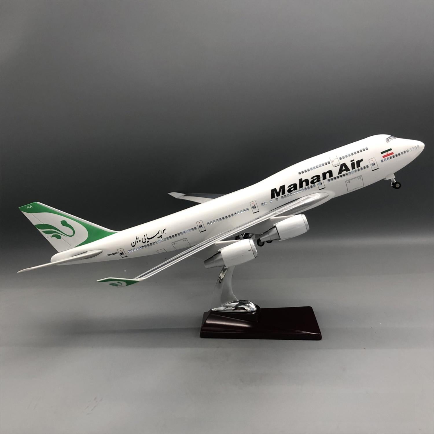 Mahan Air Boeing 747-400 1:150 – 47 cm / 18.5 in – Opening Cabin Interior & LED Lights