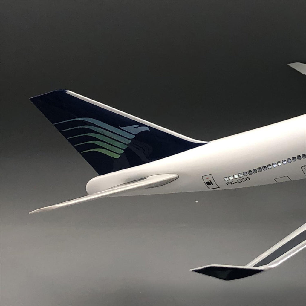 Garuda Indonesia Boeing 747-400 1:150 – 47 cm / 18.5 in – Opening Cabin Interior & LED Lights
