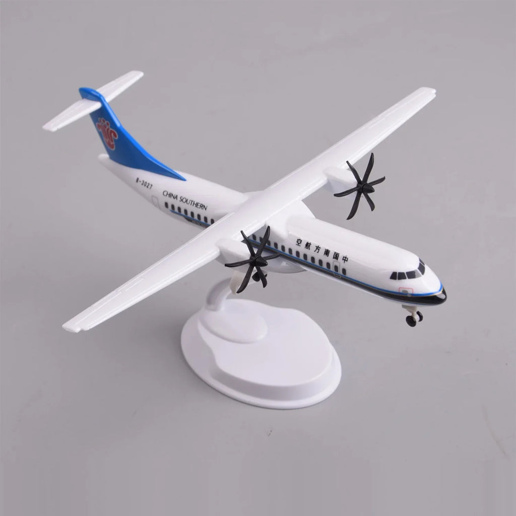 High three-quarter view of the China Southern ATR 72-600 model showing the twin propellers