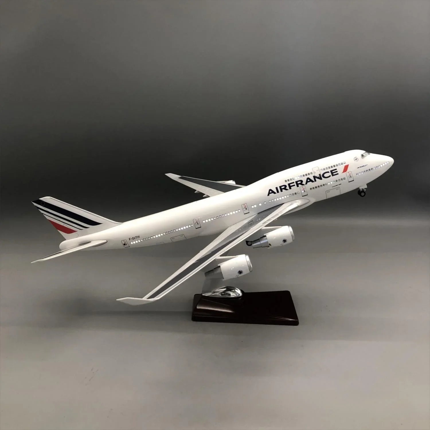 Air France Boeing 747-400 1:150 – 47 cm / 18.5 in – Opening Cabin Interior & LED Lights - Gallery 4