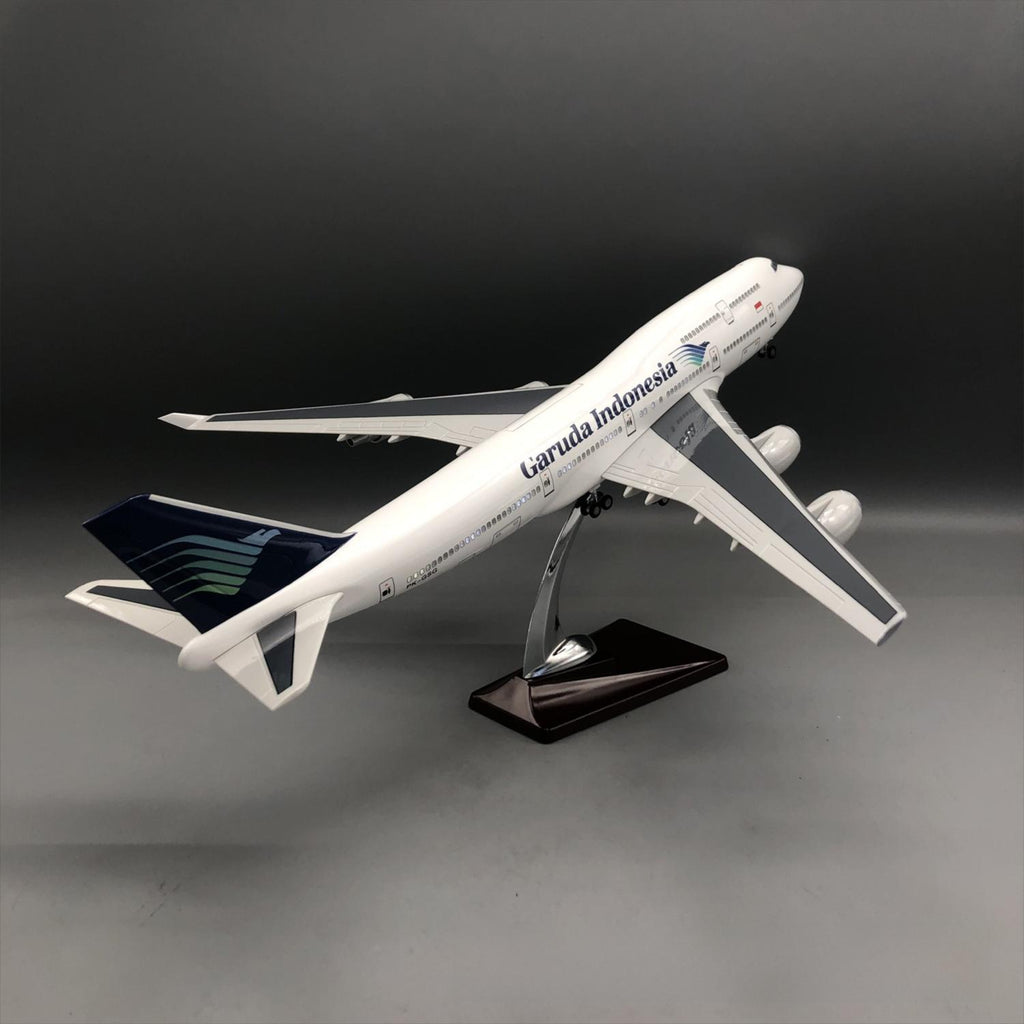 Garuda Indonesia Boeing 747-400 1:150 – 47 cm / 18.5 in – Opening Cabin Interior & LED Lights