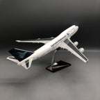 Garuda Indonesia Boeing 747-400 1:150 – 47 cm / 18.5 in – Opening Cabin Interior & LED Lights