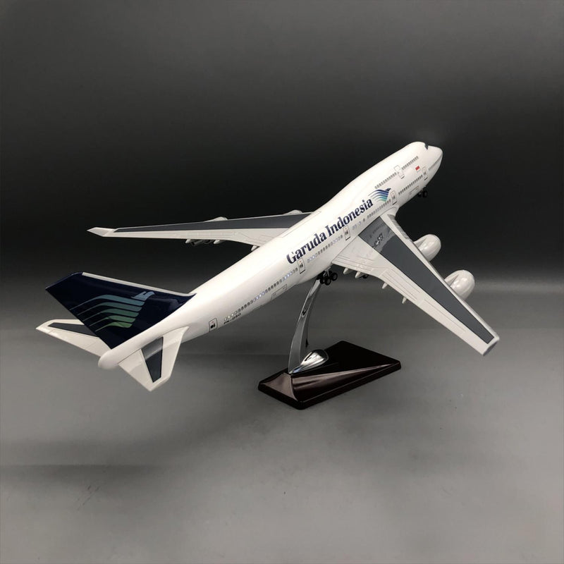 Garuda Indonesia Boeing 747-400 1:150 – 47 cm / 18.5 in – Opening Cabin Interior & LED Lights - Image 8