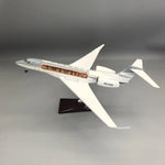 Avión ejecutivo Gulfstream G650ER 1:50 – 45 cm / 17.7 in – Interior de cabina abatible y luces LED - Thumbnail 1