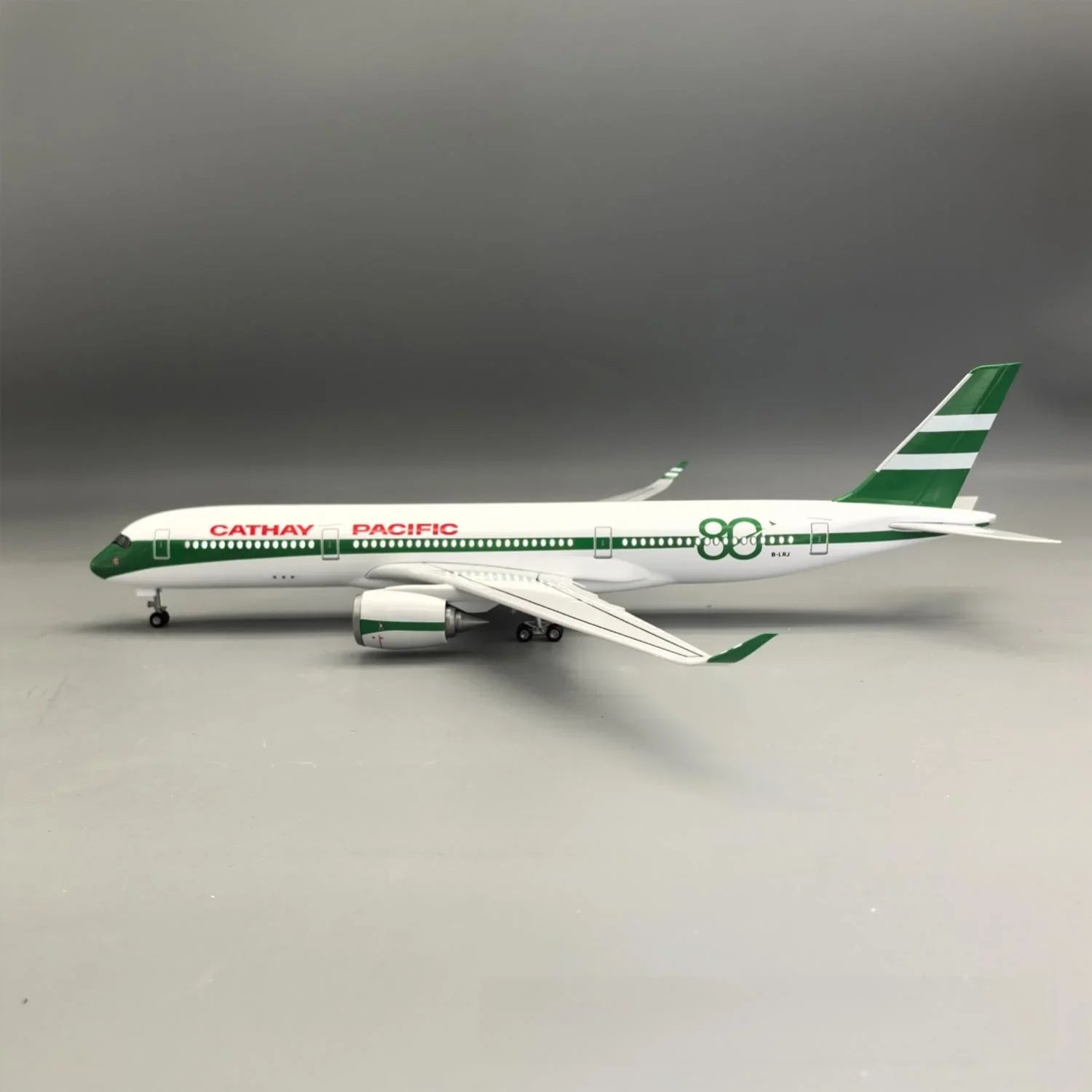 A350 Cathay Pacific 1:142 – 47 CM / 18.5 IN – 80 YEARS