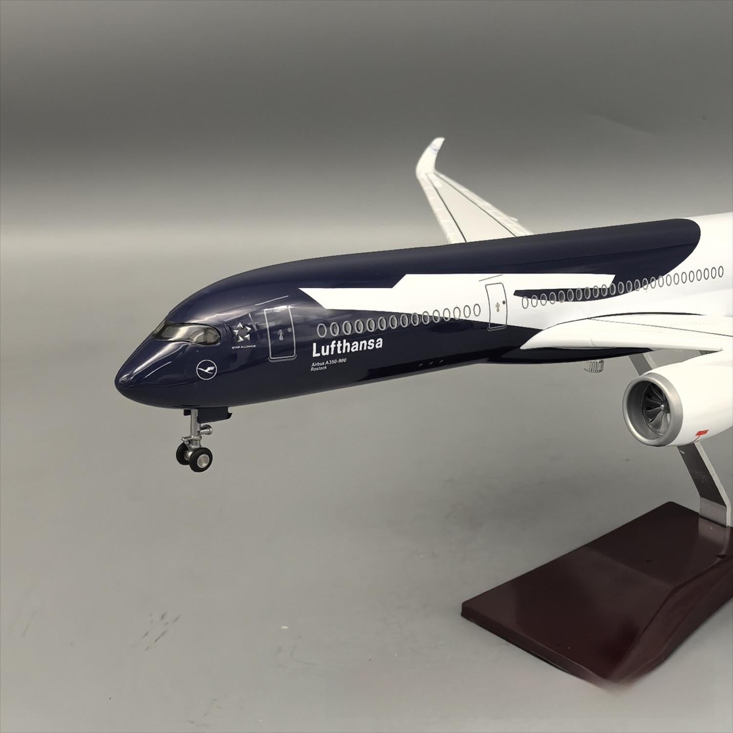Lufthansa Airbus A350-900 "Centennial 1926–2026" – 47 cm / 18.5 in – Voice-Activated LED Display Model