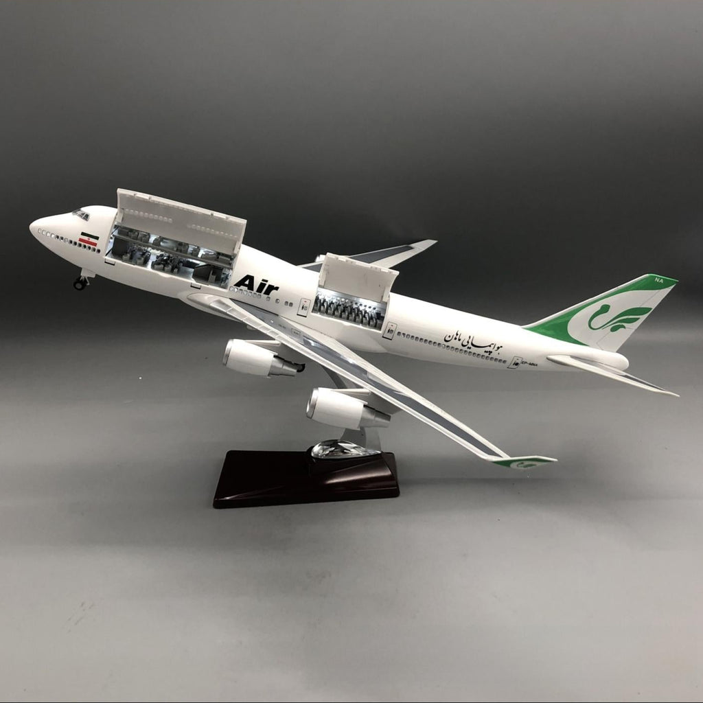 Mahan Air Boeing 747-400 1:150 – 47 cm / 18.5 in – Opening Cabin Interior & LED Lights