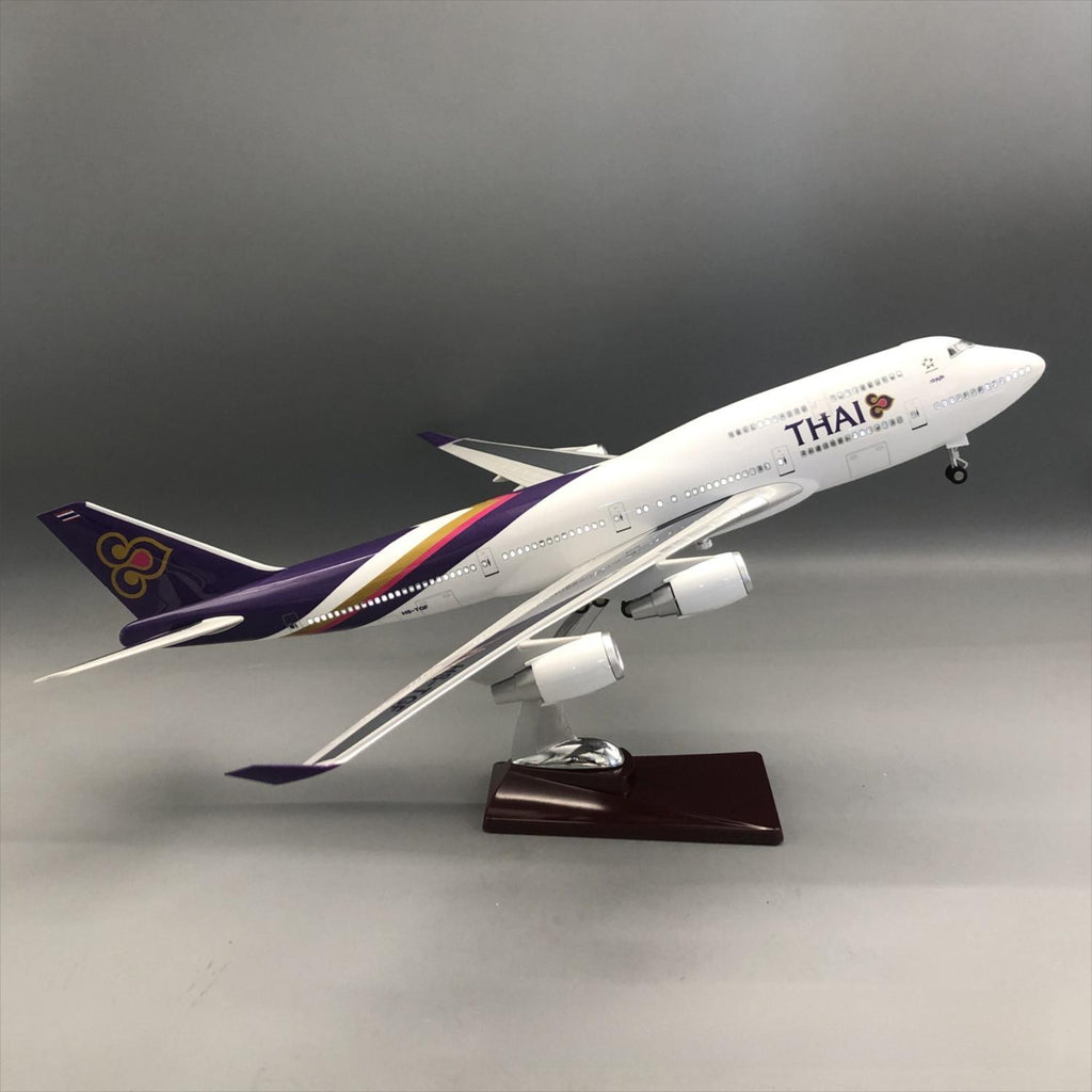 Thai Airways Boeing 747-400 1:150 – 47 cm / 18.5 in – Opening Cabin Interior & LED Lights