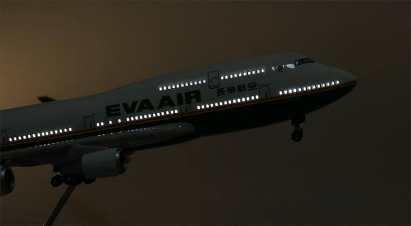 EVA Air Boeing 747-400 1:190 – 37 cm / 14,6 in – Luces LED - Image 7