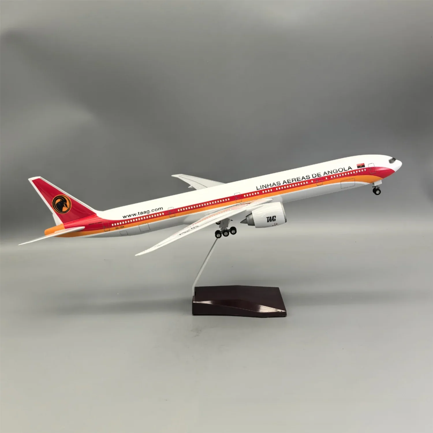 B777 TAAG Angola Airlines - ESCALA 1/157 - 47 CM - 18,5 PULGADAS - Gallery 5