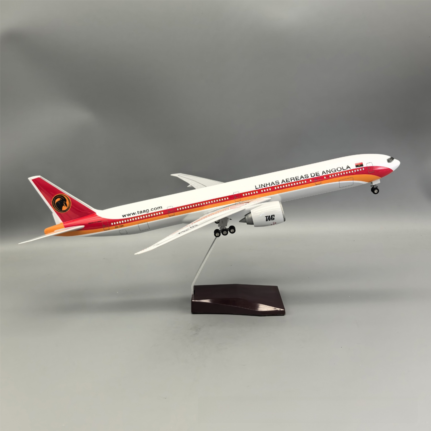 B777 TAAG Angola Airlines - ESCALA 1/157 - 47 CM - 18,5 PULGADAS