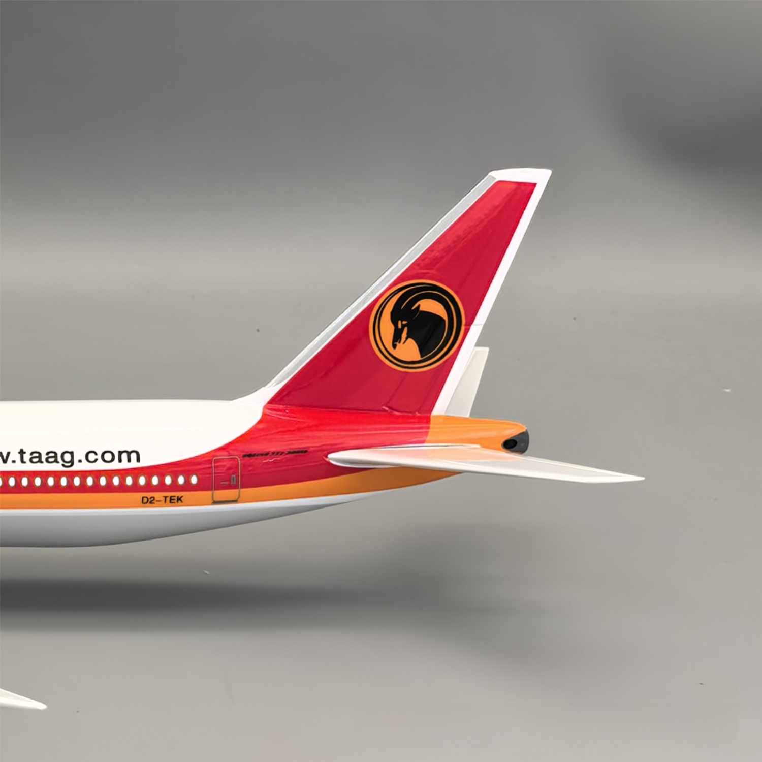 B777 TAAG Angola Airlines - ESCALA 1/157 - 47 CM - 18,5 PULGADAS