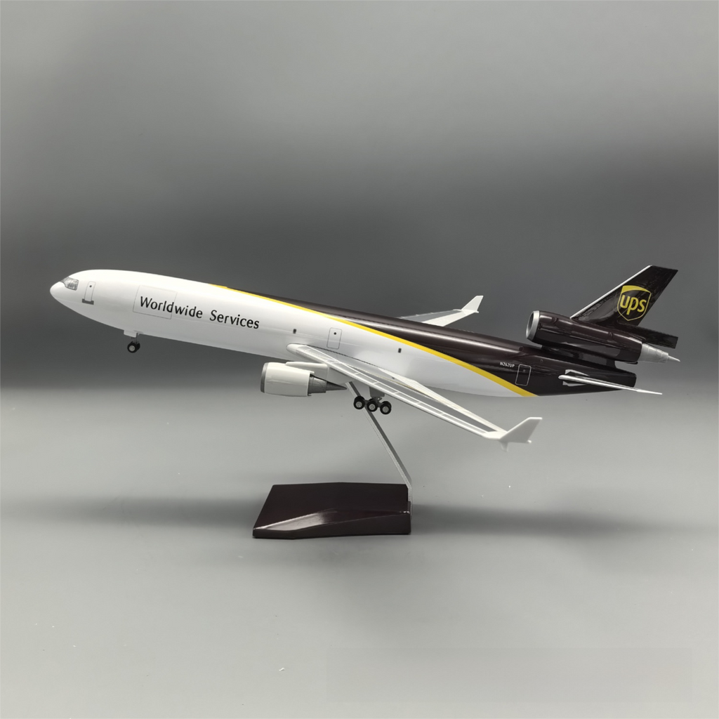 UPS MD-11 McDonnell Douglas – Scale 1:130 – 47 cm – ABS Resin – Optional LED Lights