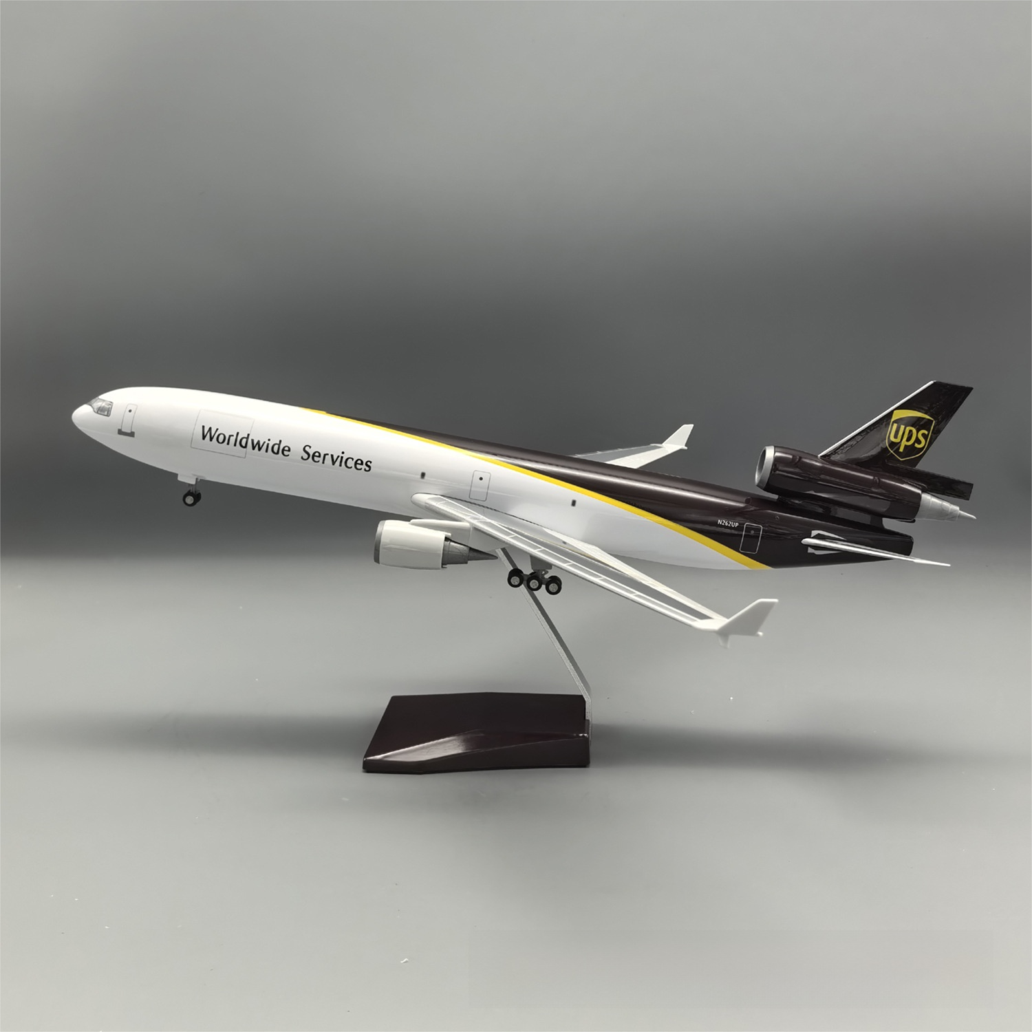 UPS MD-11 McDonnell Douglas – Scale 1:130 – 47 cm/18.5 in – ABS Resin – Optional LED Lights