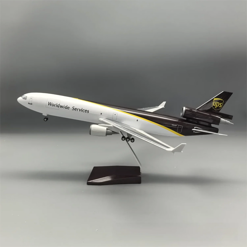 UPS MD-11 McDonnell Douglas – Escala 1:130 – 47 cm/18,5 pulgadas – Resina ABS – SIN luces LED  - Image 9