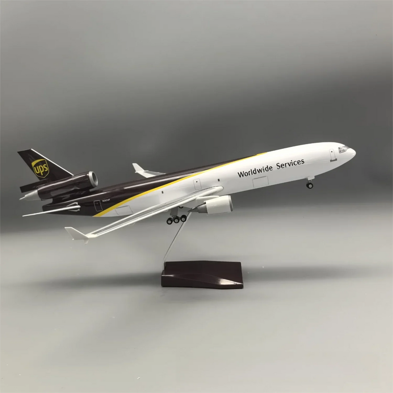UPS MD-11 McDonnell Douglas – Escala 1:130 – 47 cm/18,5 pulgadas – Resina ABS – SIN luces LED  - Image 14