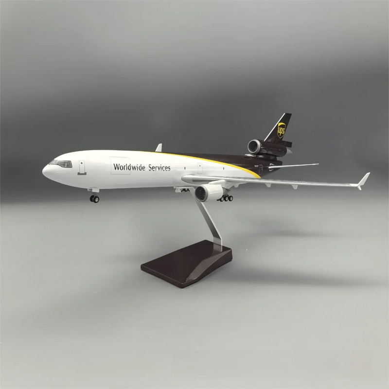 UPS MD-11 McDonnell Douglas – Escala 1:130 – 47 cm/18,5 pulgadas – Resina ABS – SIN luces LED  - Image 15