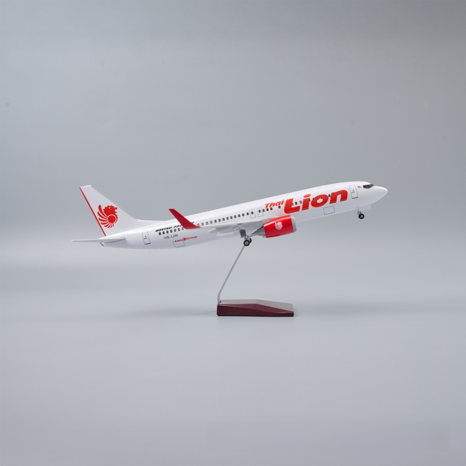 Boeing 737 Thai Lion Air – Scale 1:80 (47 cm / 18.5 in)