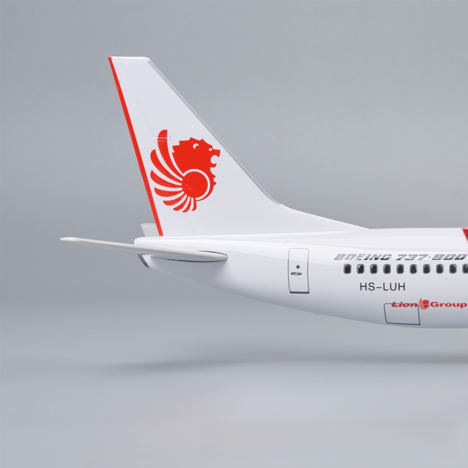 Boeing 737 Thai Lion Air – Scale 1:80 (47 cm / 18.5 in)