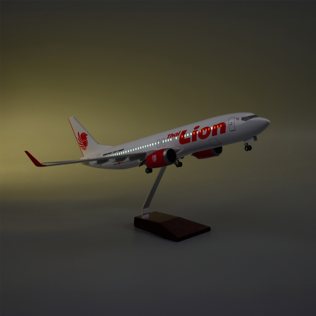 Boeing 737 Thai Lion Air – Scale 1:80 (47 cm / 18.5 in)