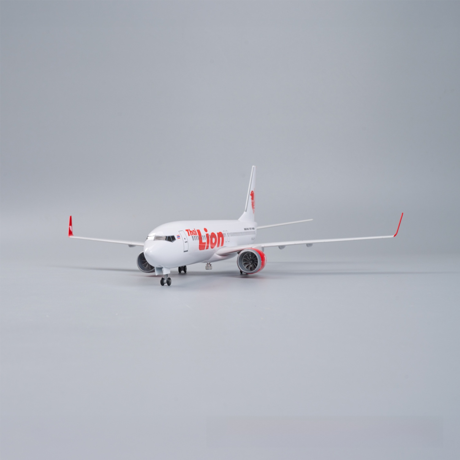 Boeing 737 Thai Lion Air – Scale 1:80 (47 cm / 18.5 in)