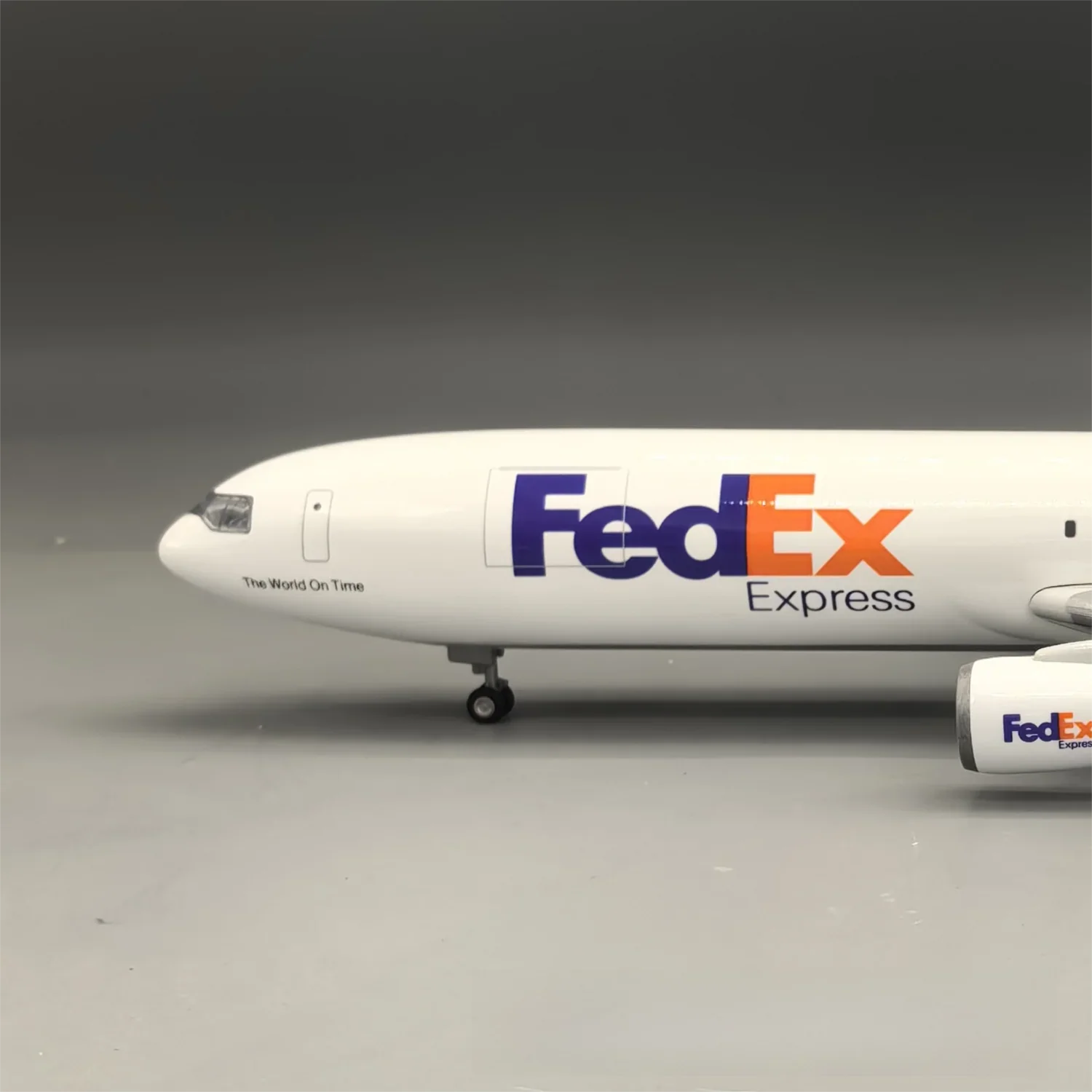 FEDEX MD-11 McDonnell Douglas – Scale 1:130 – 47 cm/18.5 in – ABS Resin - Gallery 6