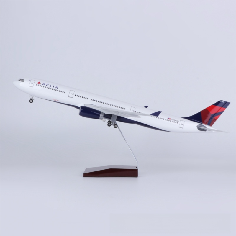 A330 Delta Airlines - Scale 1/135 - 47cm - 18.5 in - Airplane Model