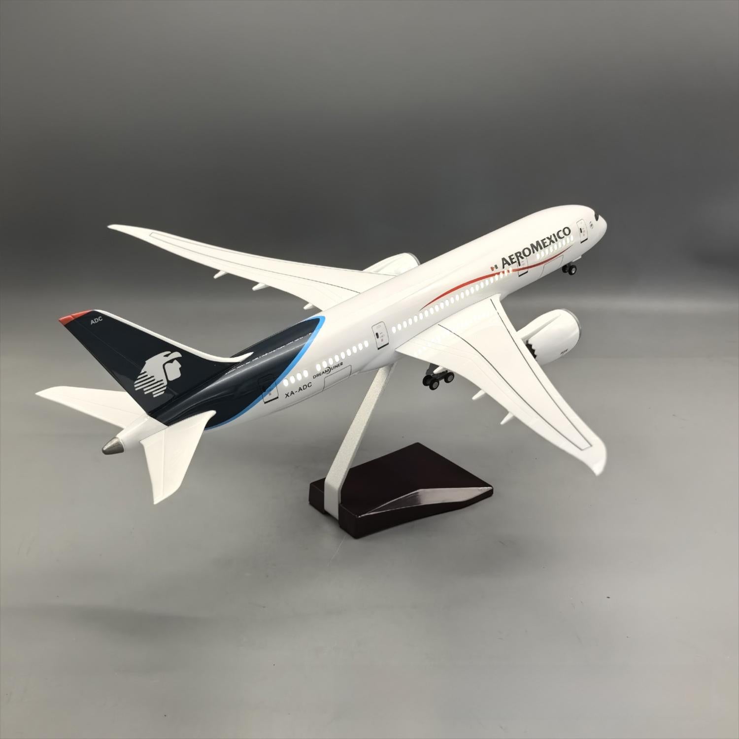 Aeromexico Boeing 787-8 Dreamliner 1:130 – 43 cm / 16.9 in – LED Lights